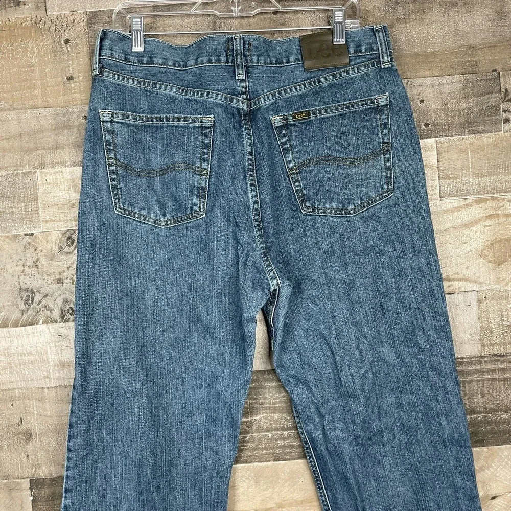 Vintage Lee Jeans Relaxed Fit Men's Size‎ 33 x 34 Blue Distressed Denim 5 Pocket